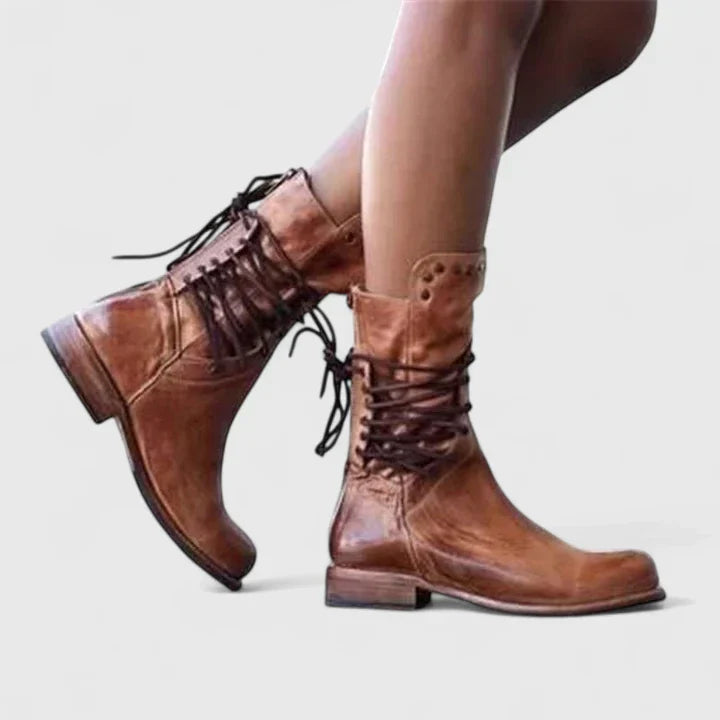 EMMA – STUDDED VETERLAARZEN