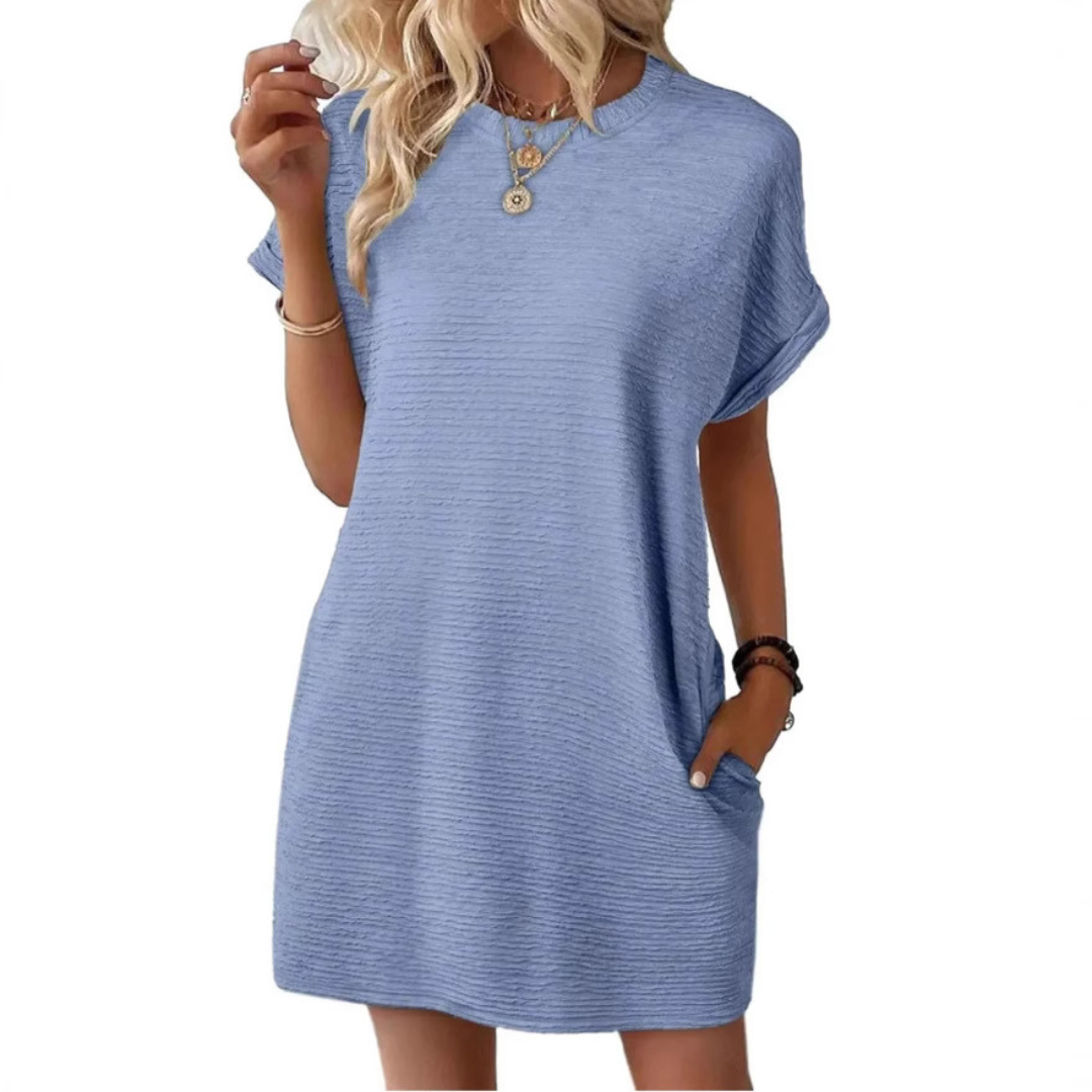 SOPHIA – ONGEDWONGEN CHIQUE T-SHIRT JURK