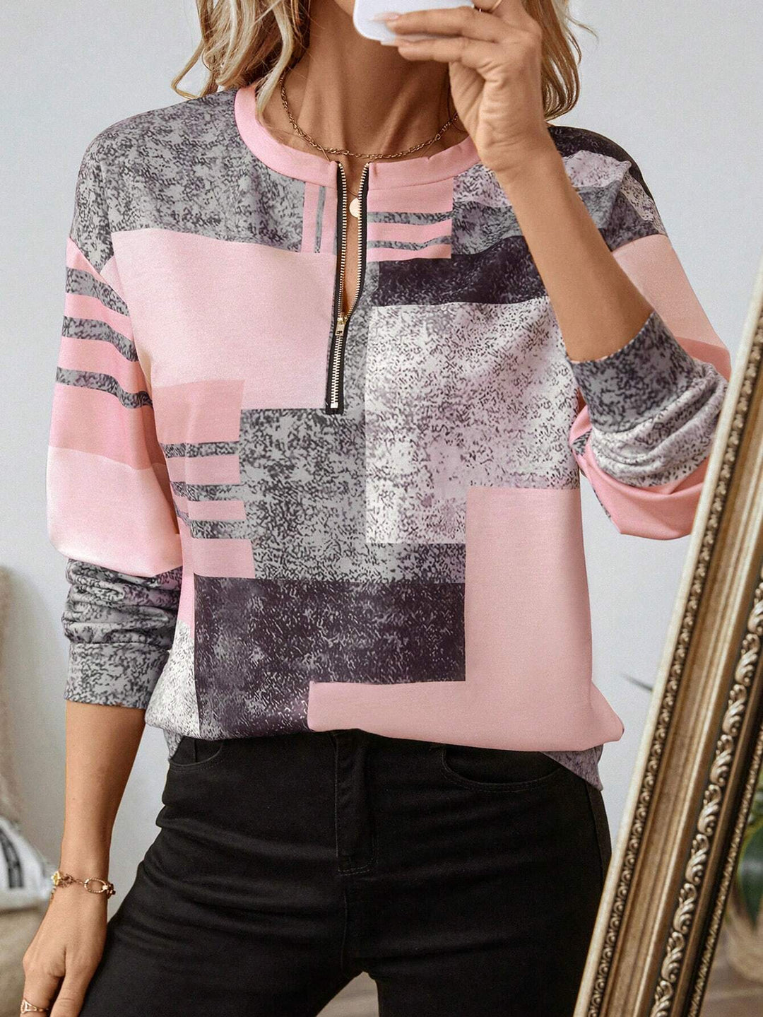 SANDRA – MODERNE ZIP-UP BLOUSE