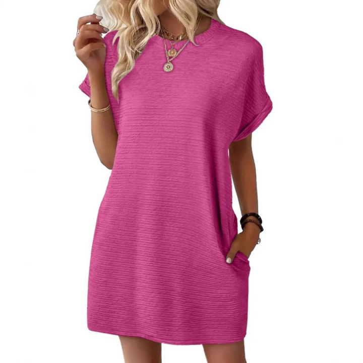 SOPHIA – ONGEDWONGEN CHIQUE T-SHIRT JURK