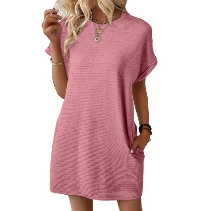 SOPHIA – ONGEDWONGEN CHIQUE T-SHIRT JURK