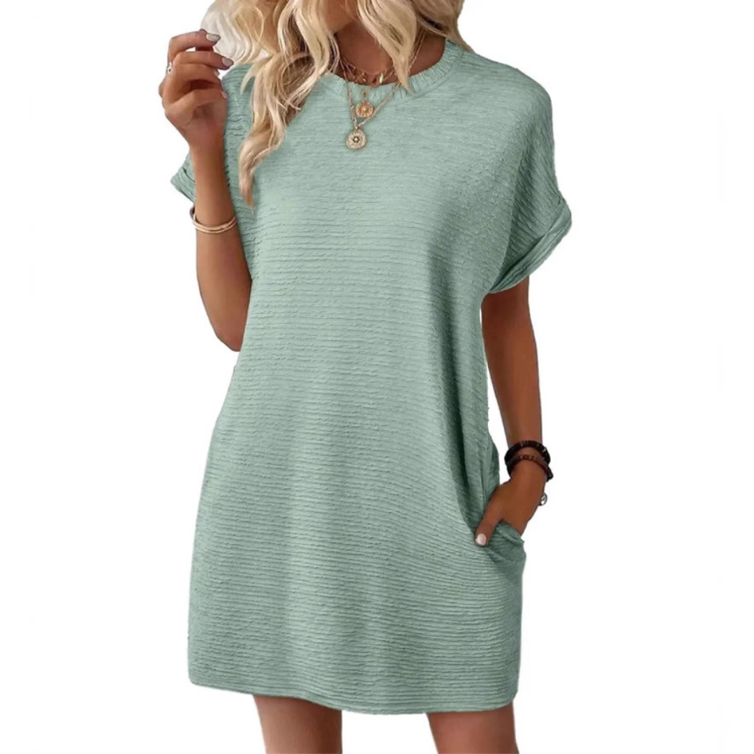 SOPHIA – ONGEDWONGEN CHIQUE T-SHIRT JURK