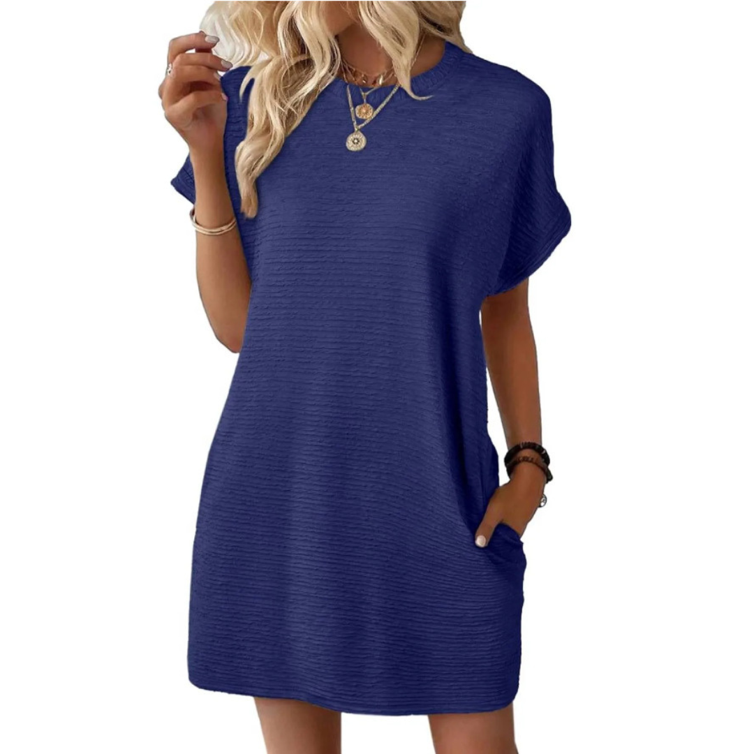 SOPHIA – ONGEDWONGEN CHIQUE T-SHIRT JURK