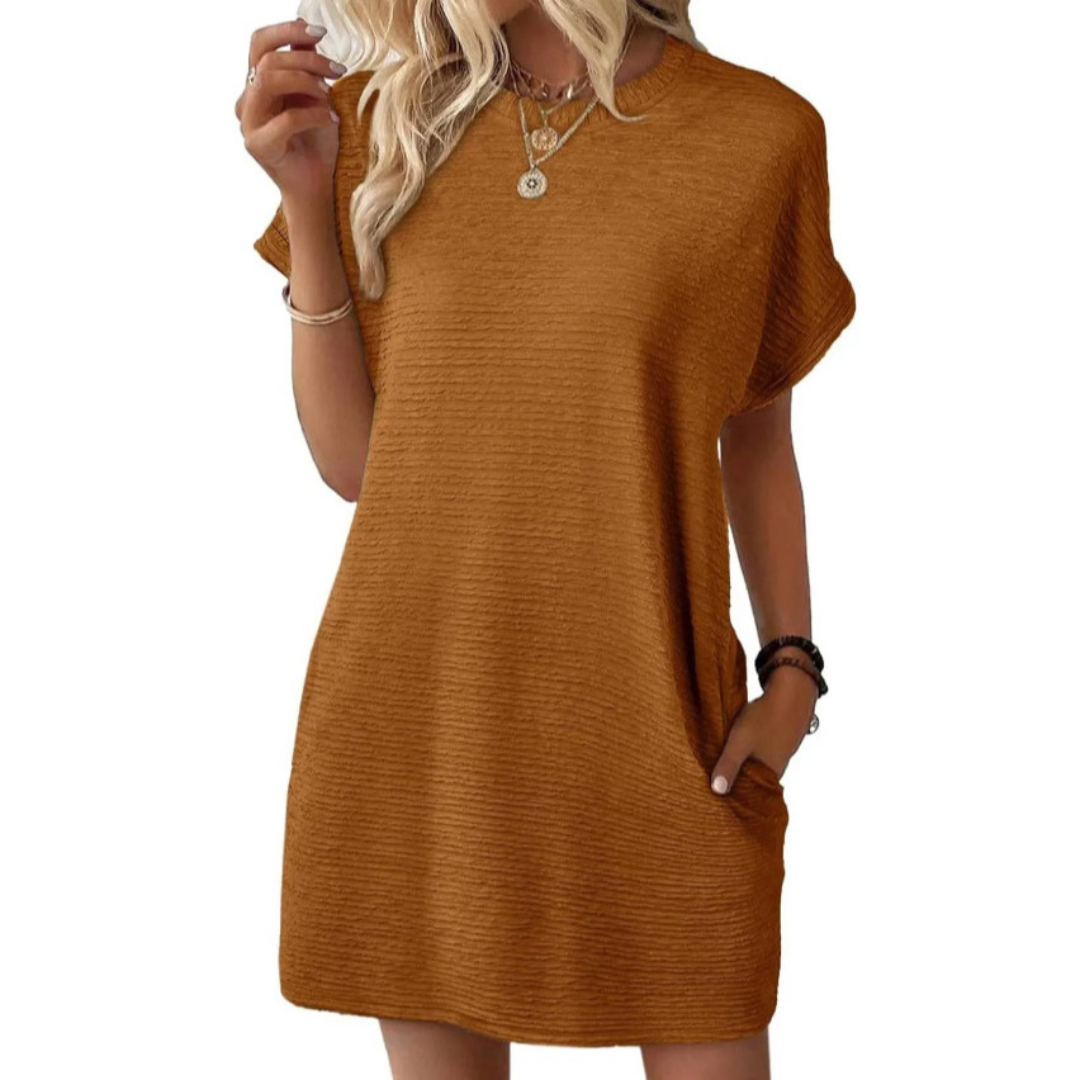 SOPHIA – ONGEDWONGEN CHIQUE T-SHIRT JURK