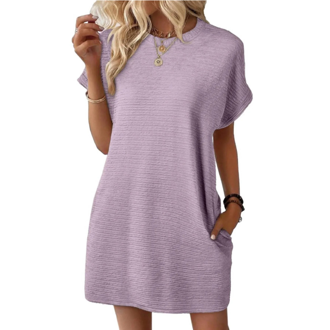 SOPHIA – ONGEDWONGEN CHIQUE T-SHIRT JURK