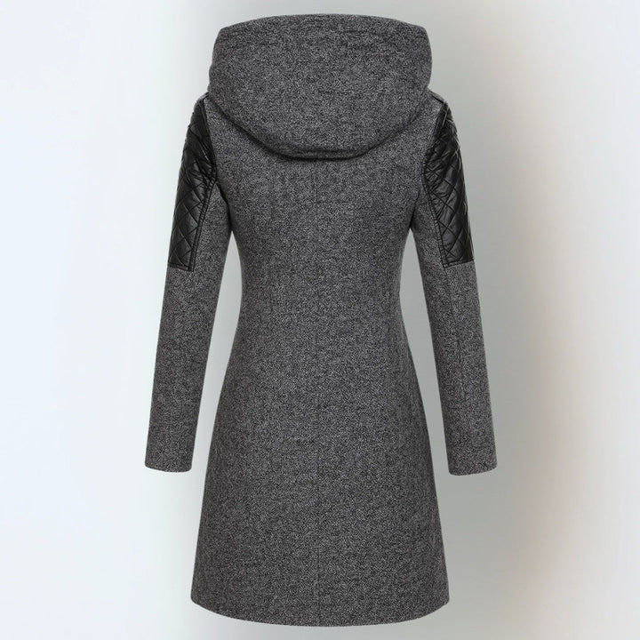 SOPHIA – MODERNE GEWATTEERDE JAS MET CAPUCHON