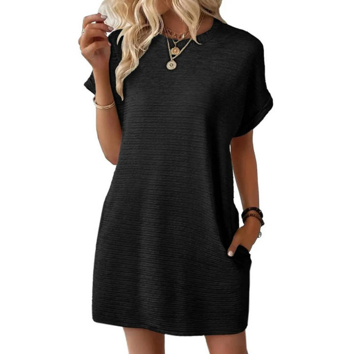 SOPHIA – ONGEDWONGEN CHIQUE T-SHIRT JURK