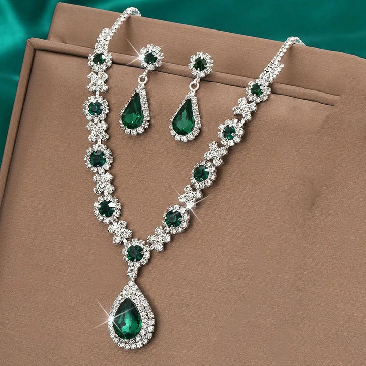 Gwenelivra - Elegant Sieraadset in Diepblauwe Zirkonia