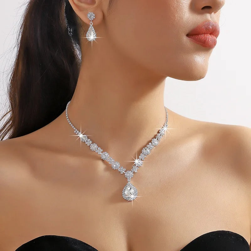 Gwenelivra - Elegant Sieraadset in Diepblauwe Zirkonia