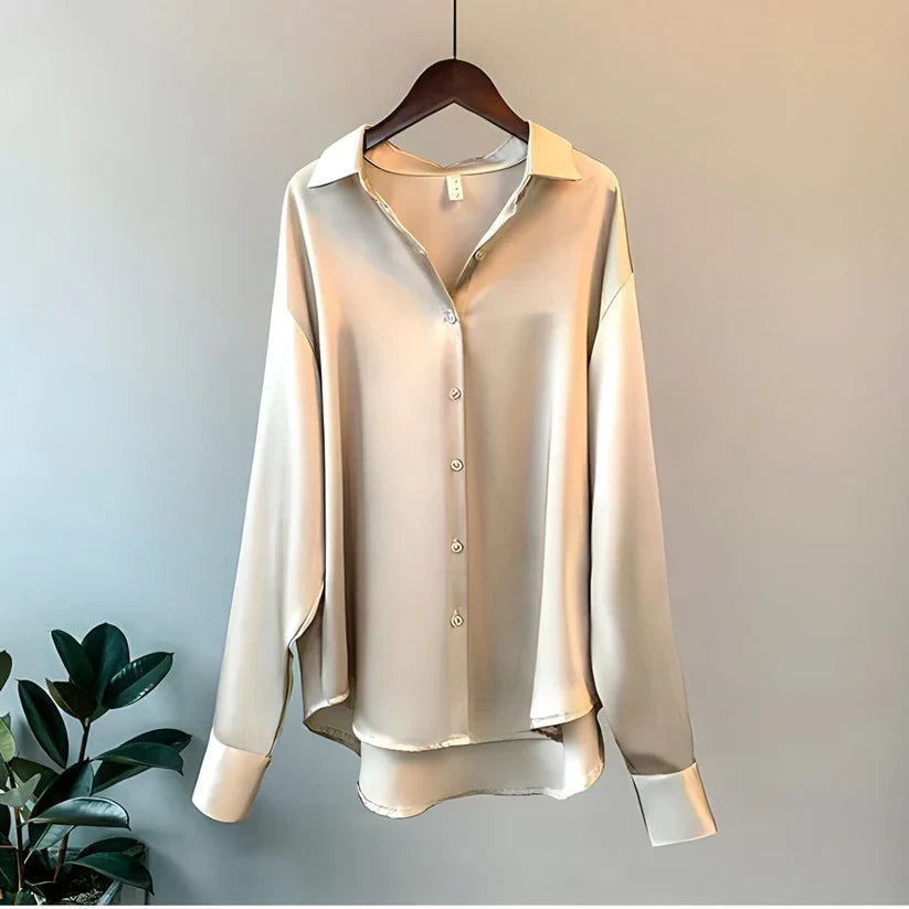 LISA – DE ELEGANTE ZIJDEZACHTE BLOUSE