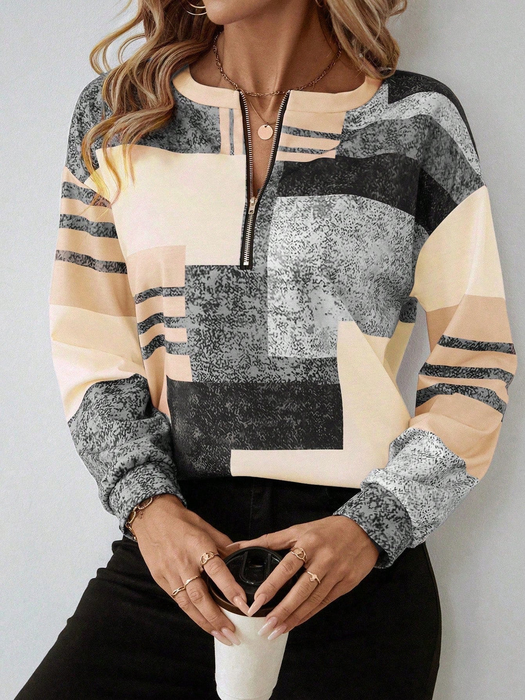 SANDRA – MODERNE ZIP-UP BLOUSE