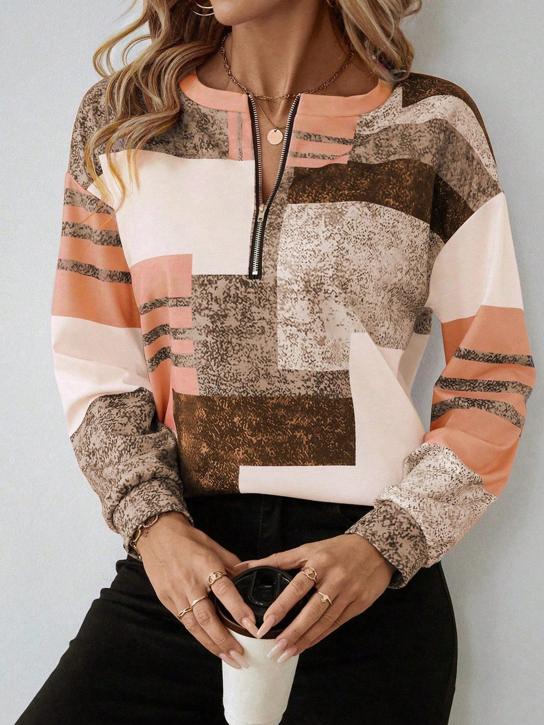SANDRA – MODERNE ZIP-UP BLOUSE