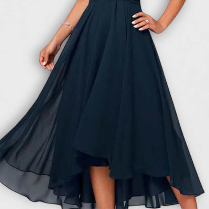 VANESSA – ELEGANTE AVONDJURK MET VALLENDE LINES
