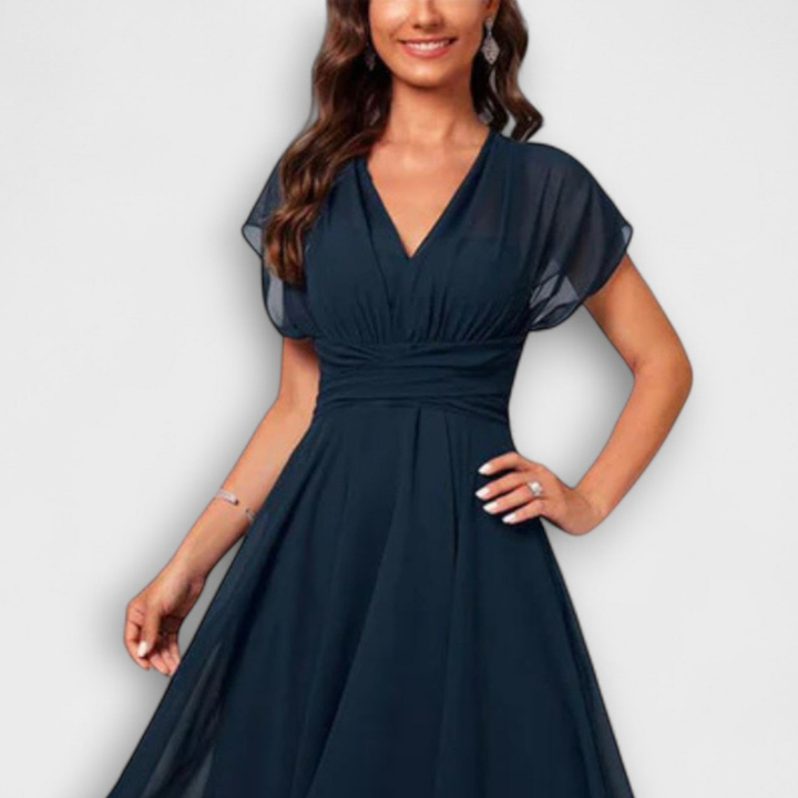 VANESSA – ELEGANTE AVONDJURK MET VALLENDE LINES
