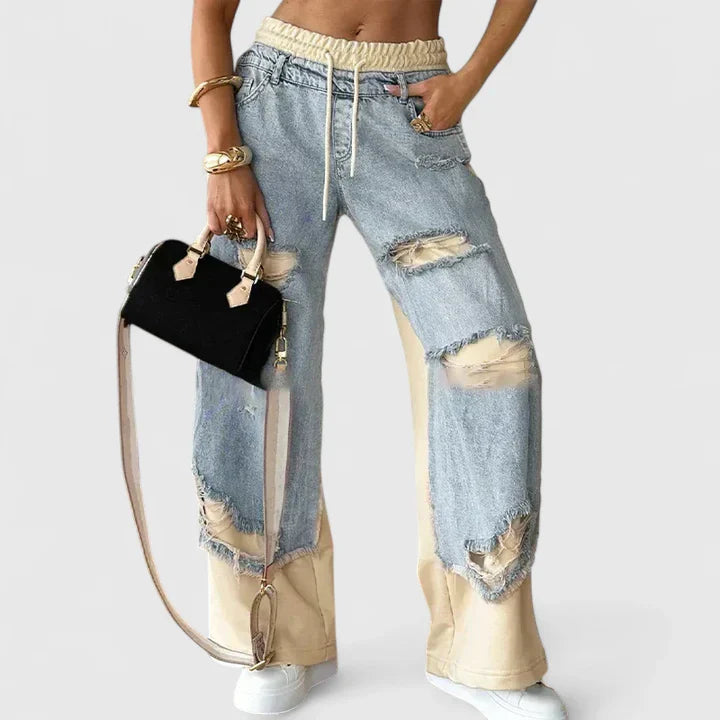 JOSIE – STREETWEAR DENIM MET TREKKOORD EN TWEETONIGE PANELS