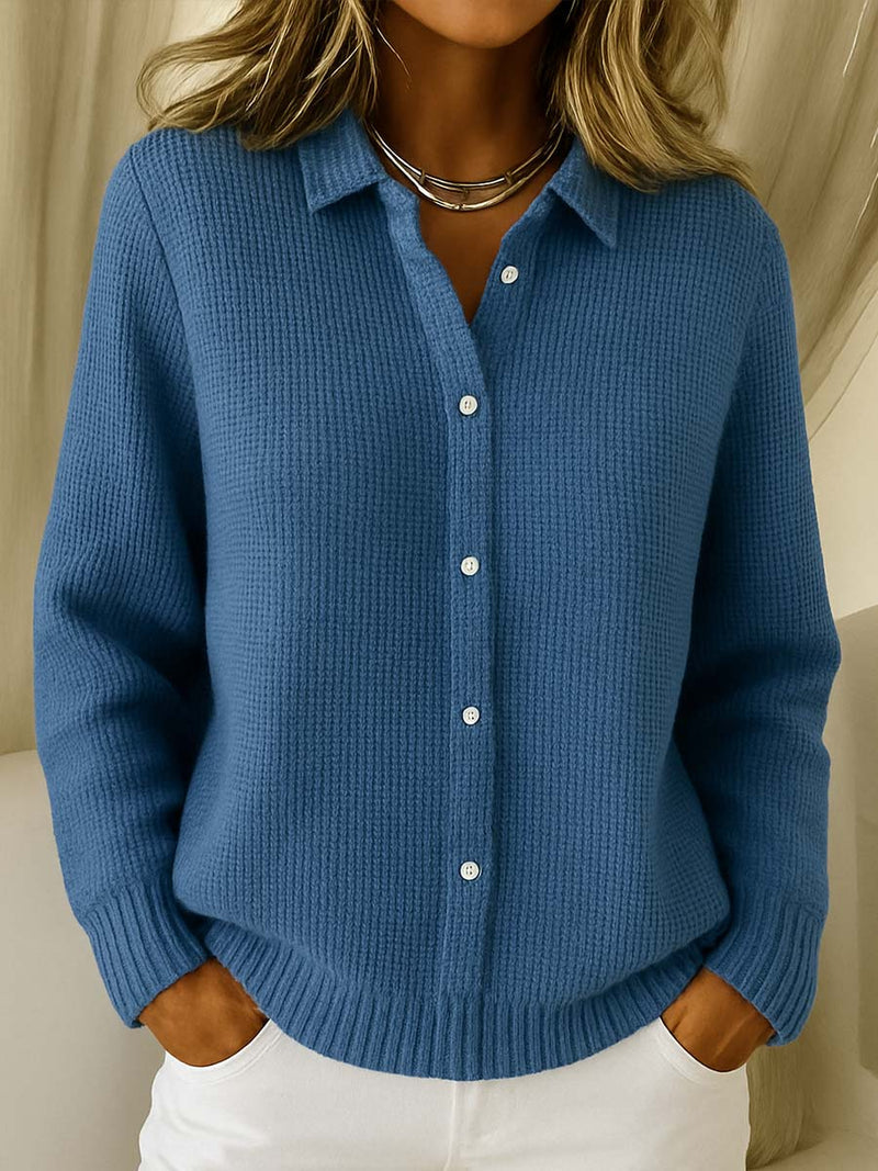 BROOKE – ZACHT GERIBBELDE GEBREIDE CARDIGAN MET KNOPENRIPPSTRICKBLUSE