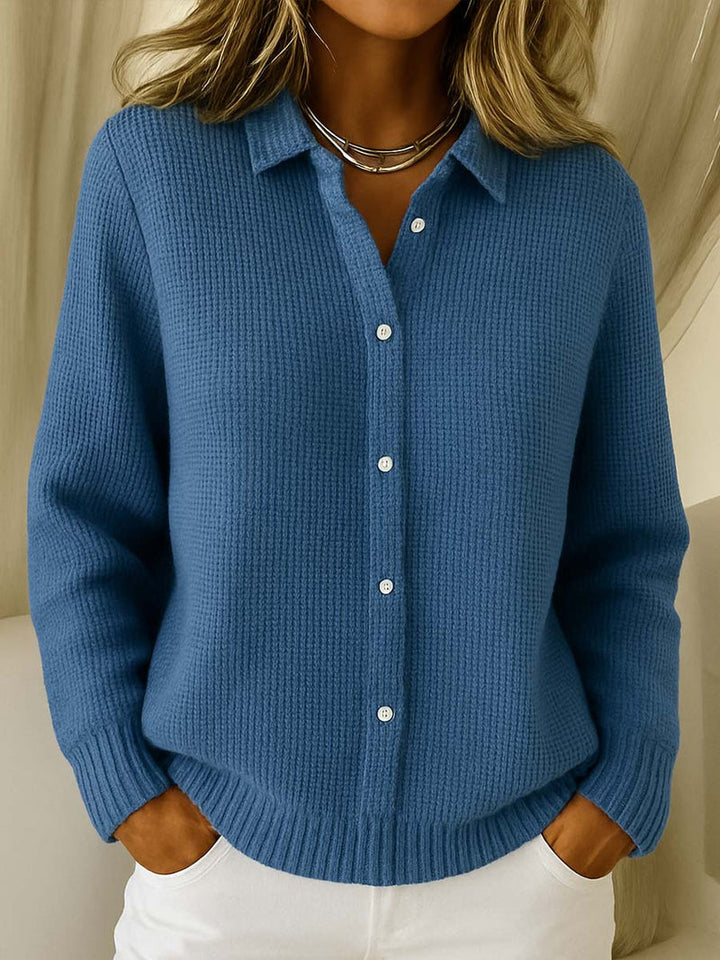 BROOKE – ZACHT GERIBBELDE GEBREIDE CARDIGAN MET KNOPENRIPPSTRICKBLUSE