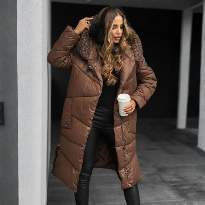 DELILAH – LUXE PUFFERJAS MET CAPUCHON